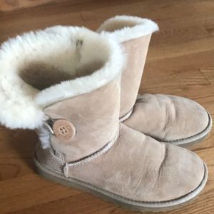 Tan ugg boots